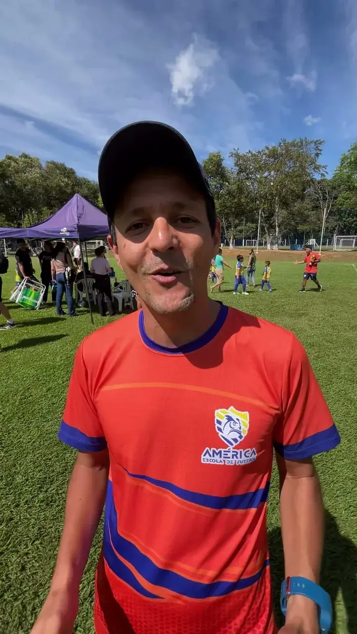 Professor Laion Santini no campo durante o campeonato